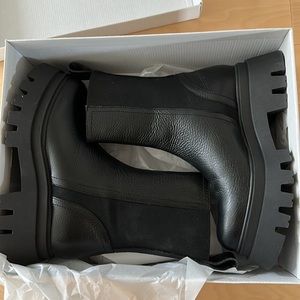 L’intervalle black boots - brand new, never worn. Size 6
